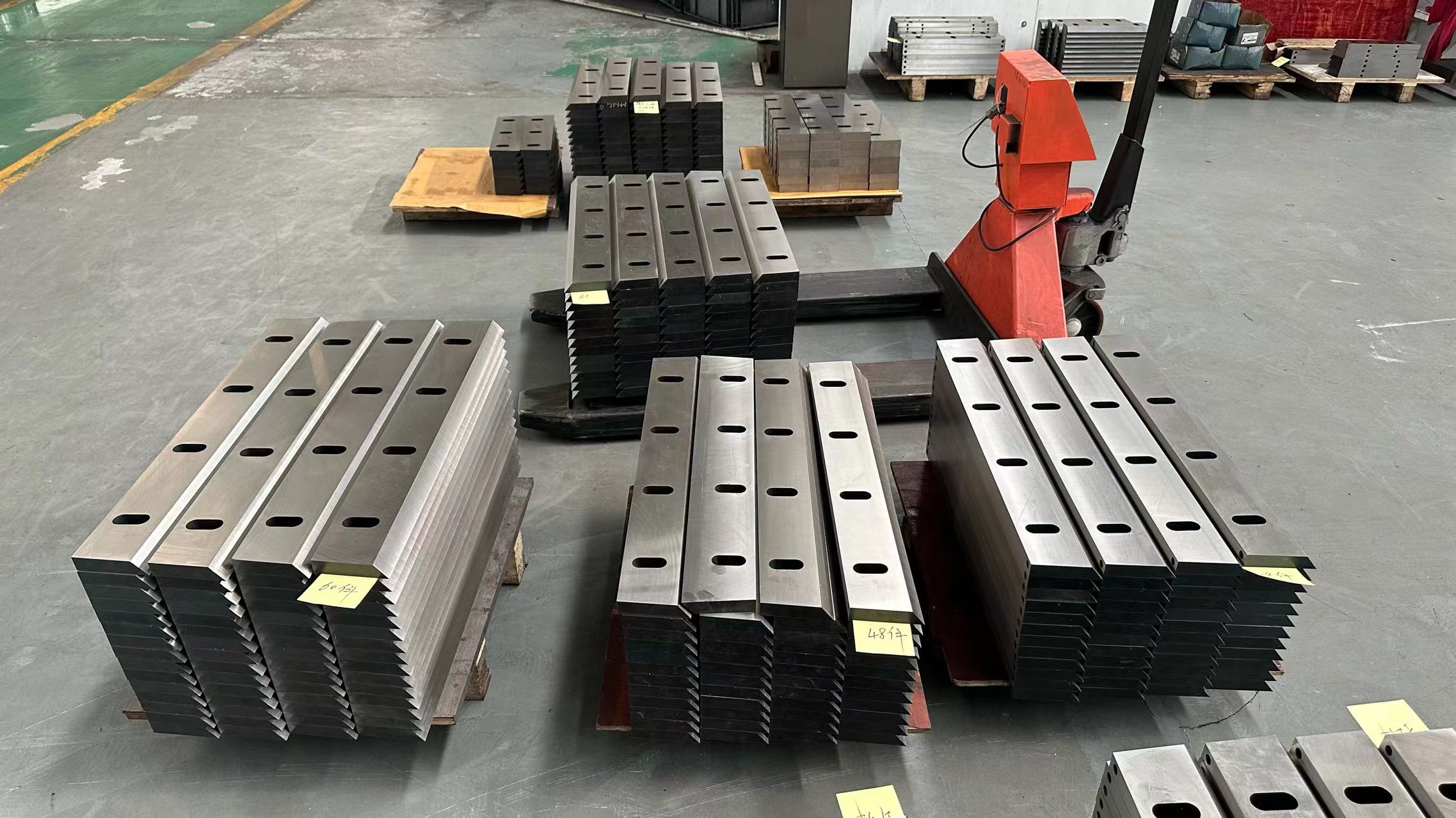 Waste Plastic Crusher Blade PET Bottle Crushing Machine Knife supplier