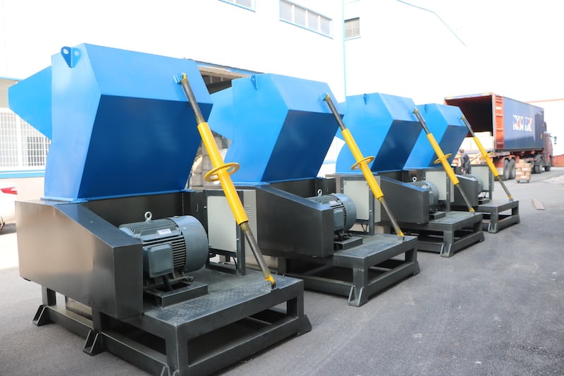 1500 High Capacity Small Size Waste Plastic Crusher / HDPE PP Bottle, Barrels Plastic Crusher Machine manufacture