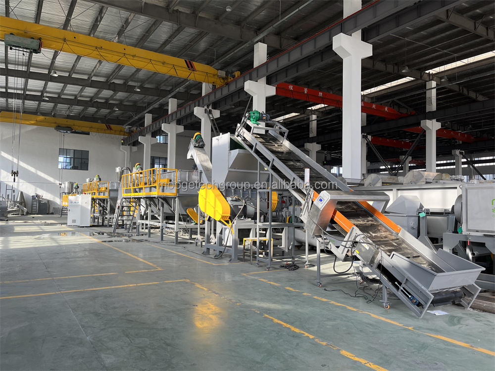 Shredder Plastic Bottle Crushing Machine LDPE HDPE PE PP Bottle Washing Line Plastic Recycling Machine manufacture