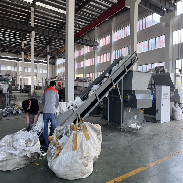 Gestion responsable des déchets grâce à une machine broyeuse de plastique