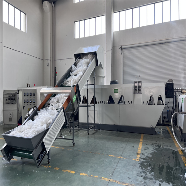 How Plastic Granulating Reduces Carbon Footprint?