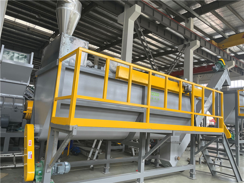 Waste Plastic PET Bottle Scrap Crushing Washing Drying Recycling Line supplier