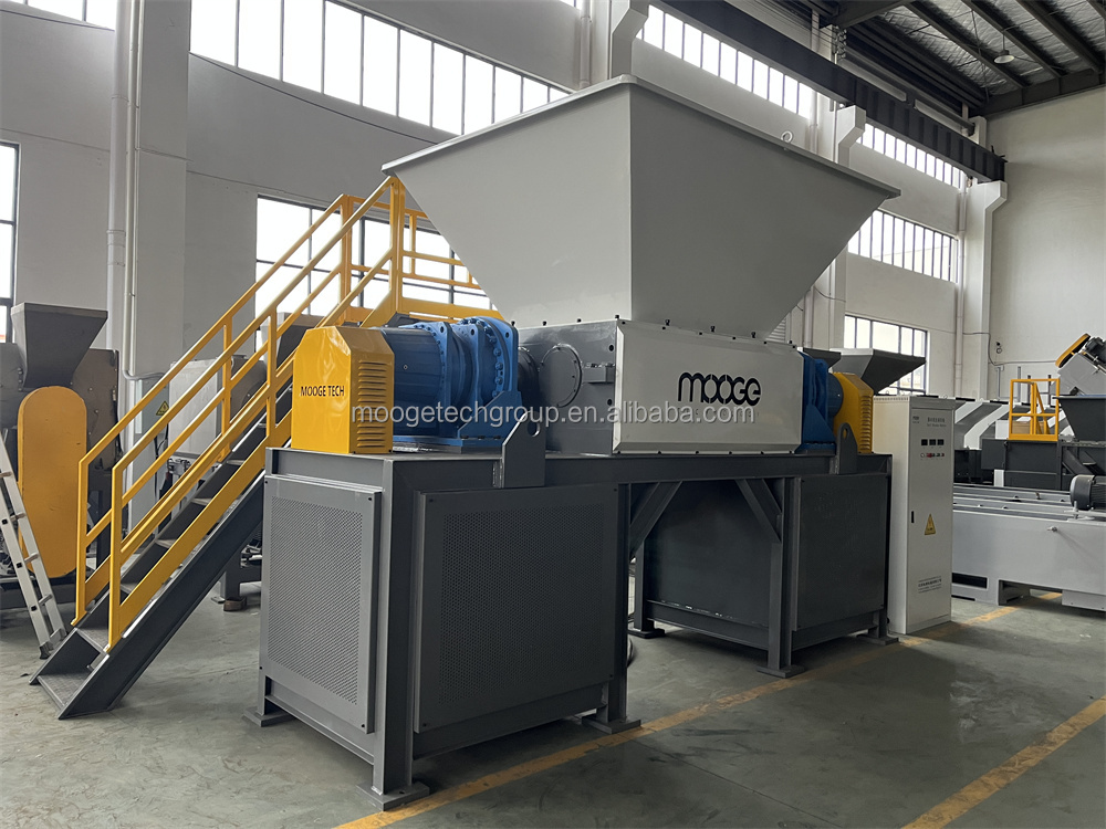 Shredder HDPE LDPE PE PP ABS Lump Plastic Bottle Crushing Machine Plastic Double Shaft Shredder manufacture