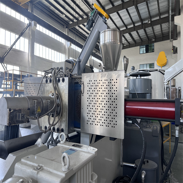 Efficiently Repurposing Waste Plastic with Granulators