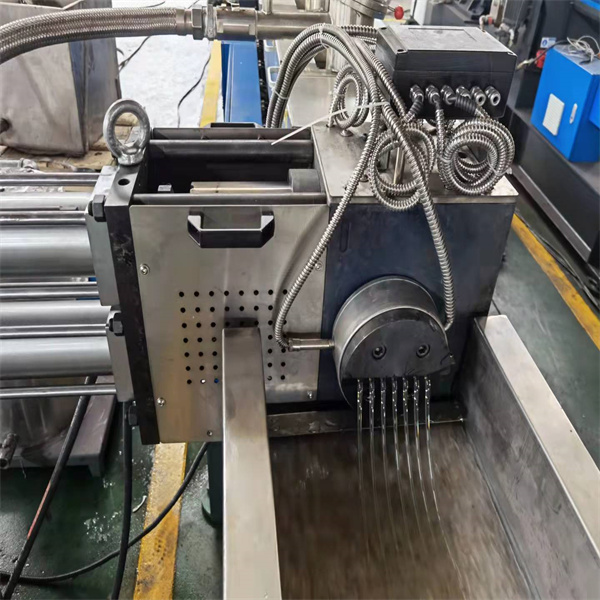 Transforming pet food waste into convenient pellets with a pet pelletizing machine