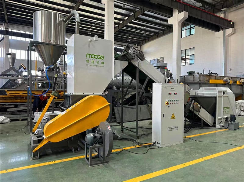 Waste Plastic PET HDPE Bottle Crusher/Wet Crushing Machine factory