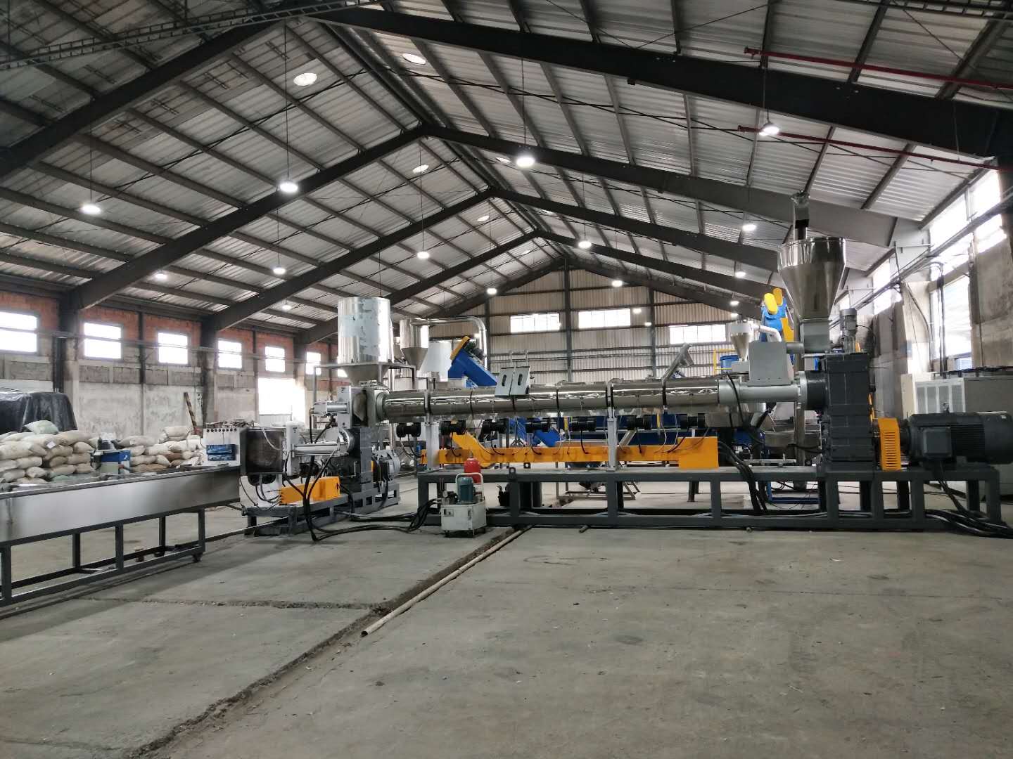 Granulator Pelletizing Granulating Machine PE Waste Plastic Making Plastic Pellets Production Line factory