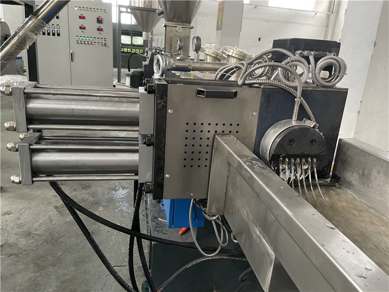 PP PE Pet Plastic Pelletizing Machine / Waste Plastic Recycling Machine / Plastic Granulators manufacture