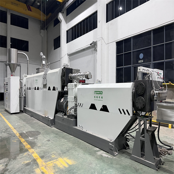 The power of waste plastic extrusion machine