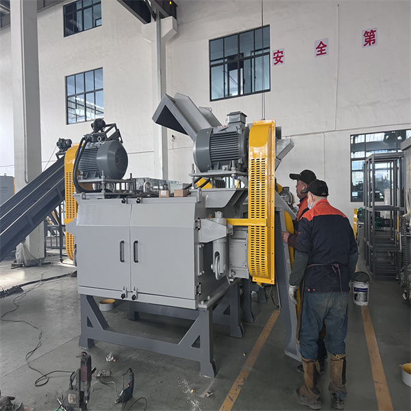 تقليل النفايات باستخدام ماكينة تقطيع HDPE الثقيلة