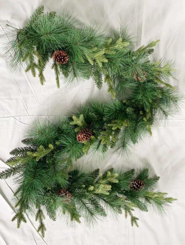 Yiwu Factory Wholesale Modern Christmas Garland 2.7m*30cm PET Pine Needle & PE PVC Mixed with Big Pine Cone Xmas Decorations factory