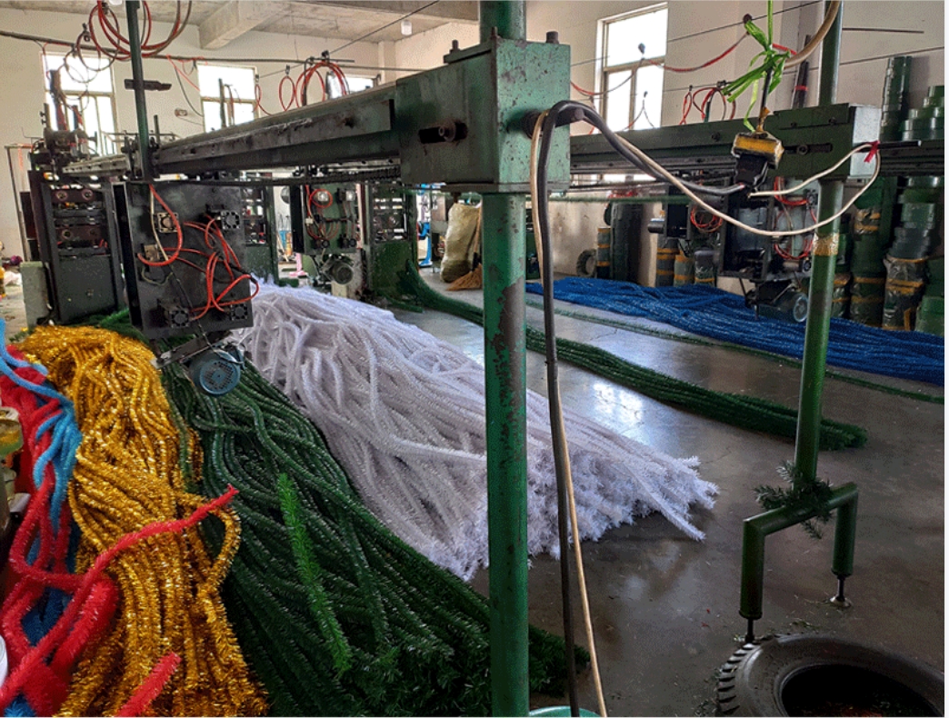 Natural LED PE PVC Artificial Christmas Tree with Hinged Structure Standing Base on Sale supplier