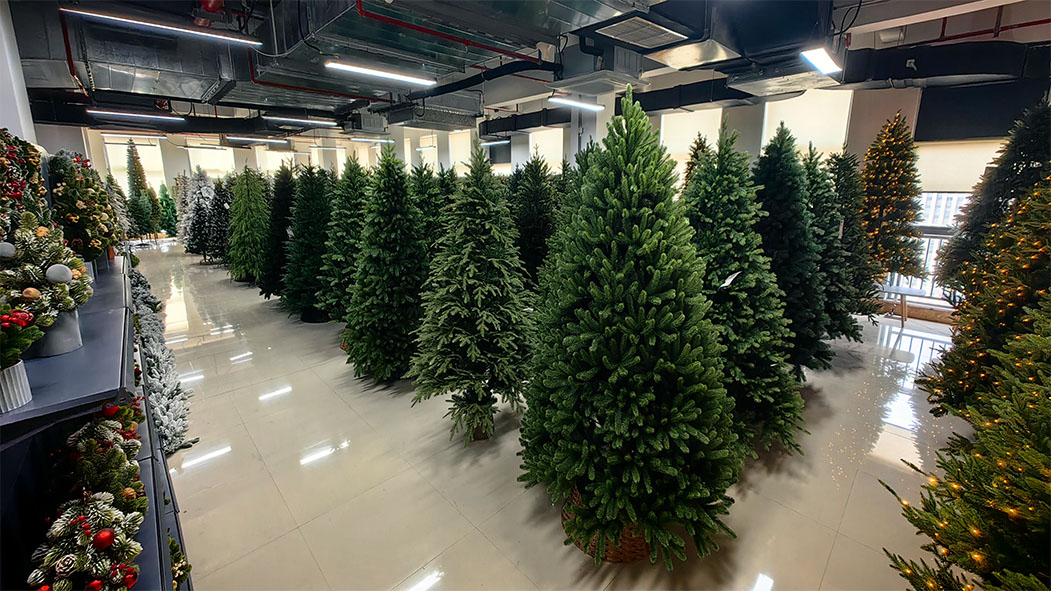 Factory Direct Wholesale 30cm to 300cm PVC Artificial Christmas Tree Modern Hinged Design for Home Decor Mini & Large Sizes manufacture