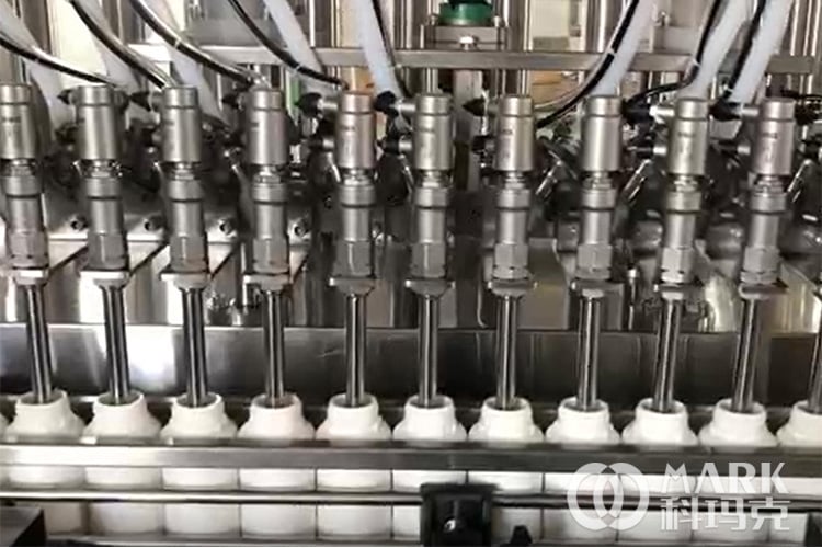 liquid filling machine (7).jpg