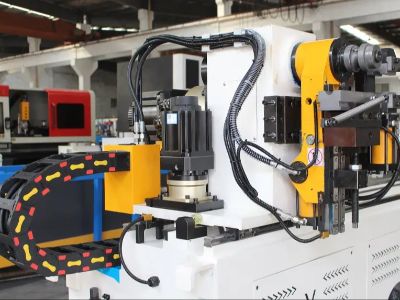 Controle de Precisão na Dobra de Tubos CNC para Aço Inoxidável e Alumínio