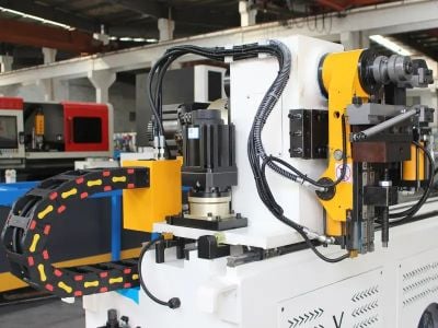 Technologie de cintrage de tubes CNC stimulant l'innovation dans la construction navale