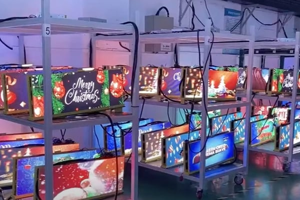 اسکرین LED بالای تاکسی، تبلوی تبلیغاتی LED بالای تاکسی