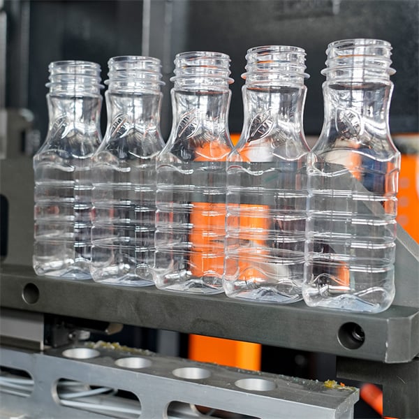 As Vantagens de Utilizar uma Máquina Automática para Produção de Garrafas Plásticas na Sua Linha de Produção