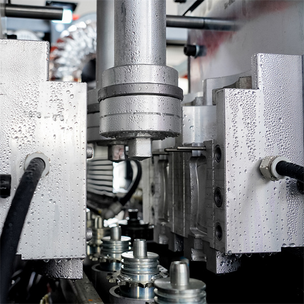 Explore the various ways you can customize juice bottles with a specialized machine.