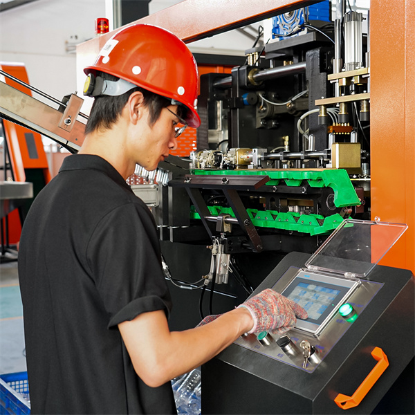The benefits of working with experienced PET blow moulding machine manufacturers