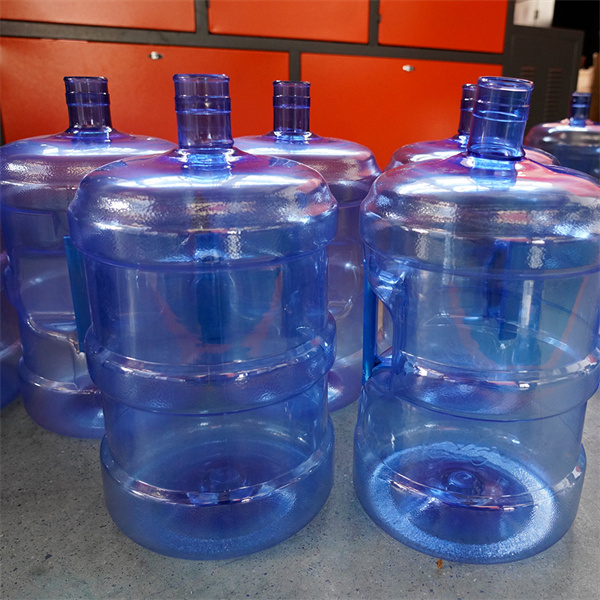 Easy-to-use controls make operating the 5 gallon bottle making machine simple and convenient.