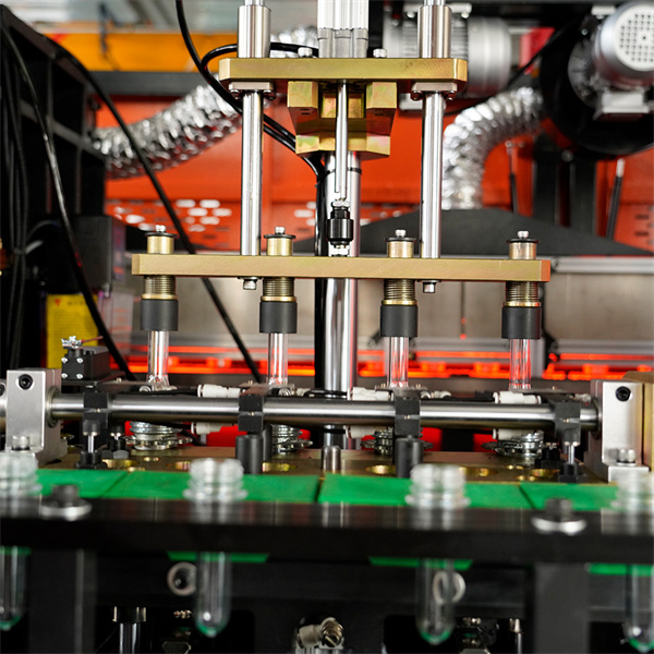 O Que Torna Nossa Máquina de Sopro PET com 4 Cavidades Diferente