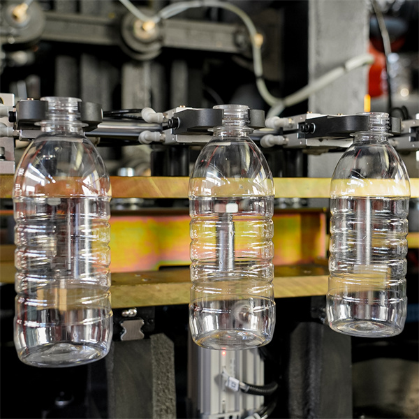 The efficiency and precision of milk bottle blowing machines in production