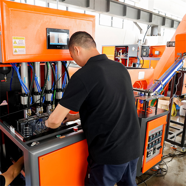 Maximize Seus Lucros com Nossa Máquina Semiautomática de Moldagem por Sopro para PET de Alto Desempenho