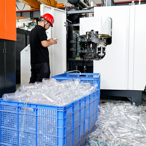 Tecnología avanzada para un rendimiento superior en la industria de moldeo por soplado de PET