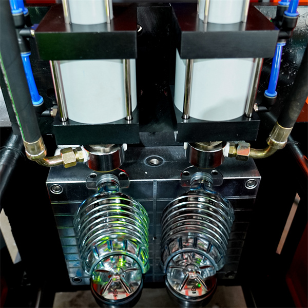 Mantenha-se Competitivo no Mercado com Nossa Máquina Semiautomática de Moldagem por Sopro para PET Economicamente Eficiente