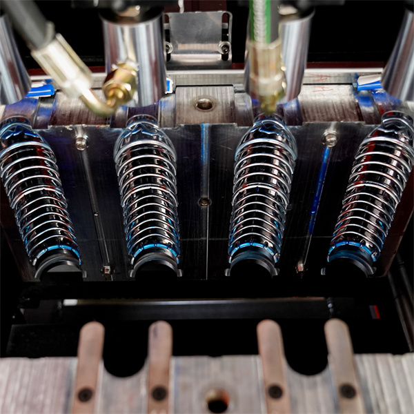 Desempenho confiável da máquina semiautomática de sopro de garrafas PET