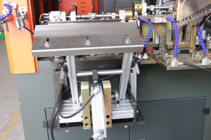 Automatic 4 Cavity Plastic Water Bottle Stretch Blowing Blow Moulding Machine details