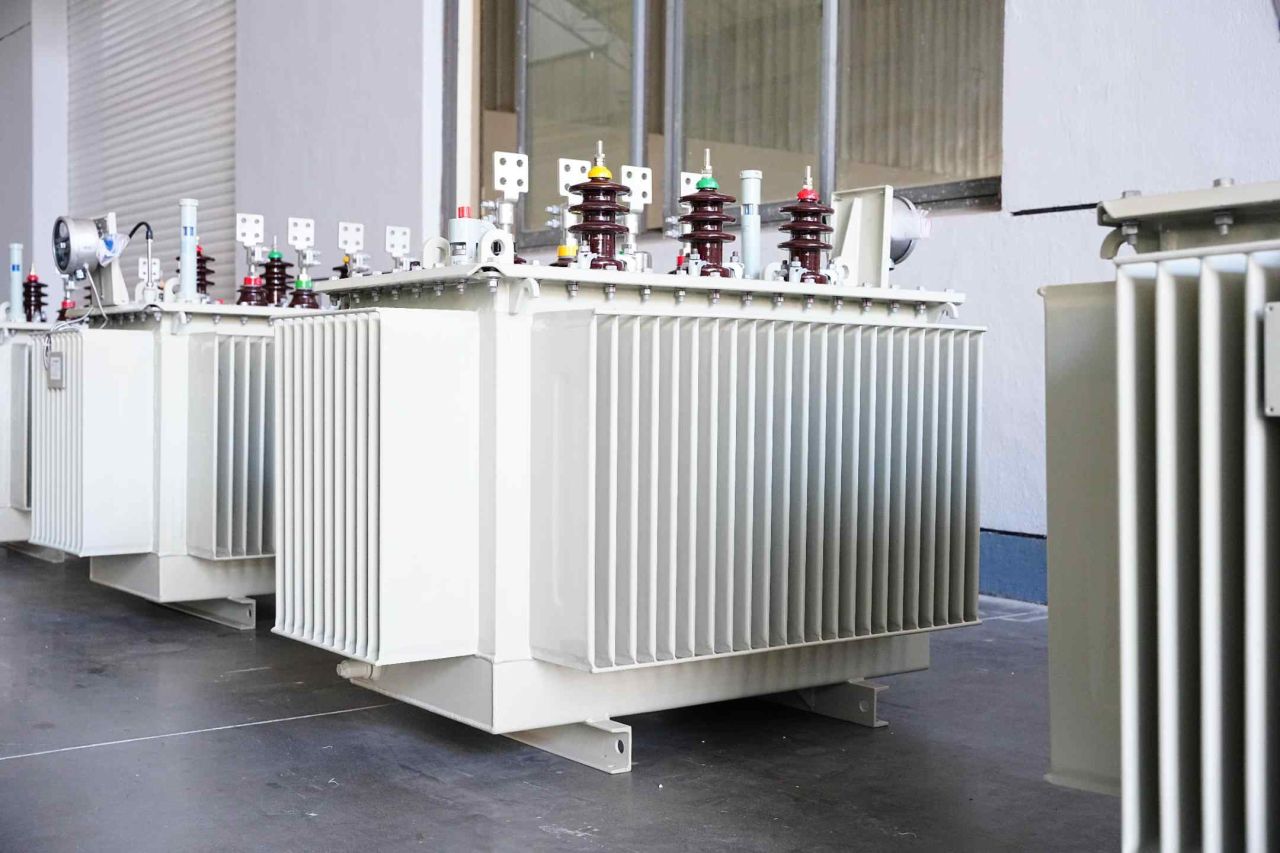 What Common Issues to Consider When Selecting Electrical Distribution Transformers?