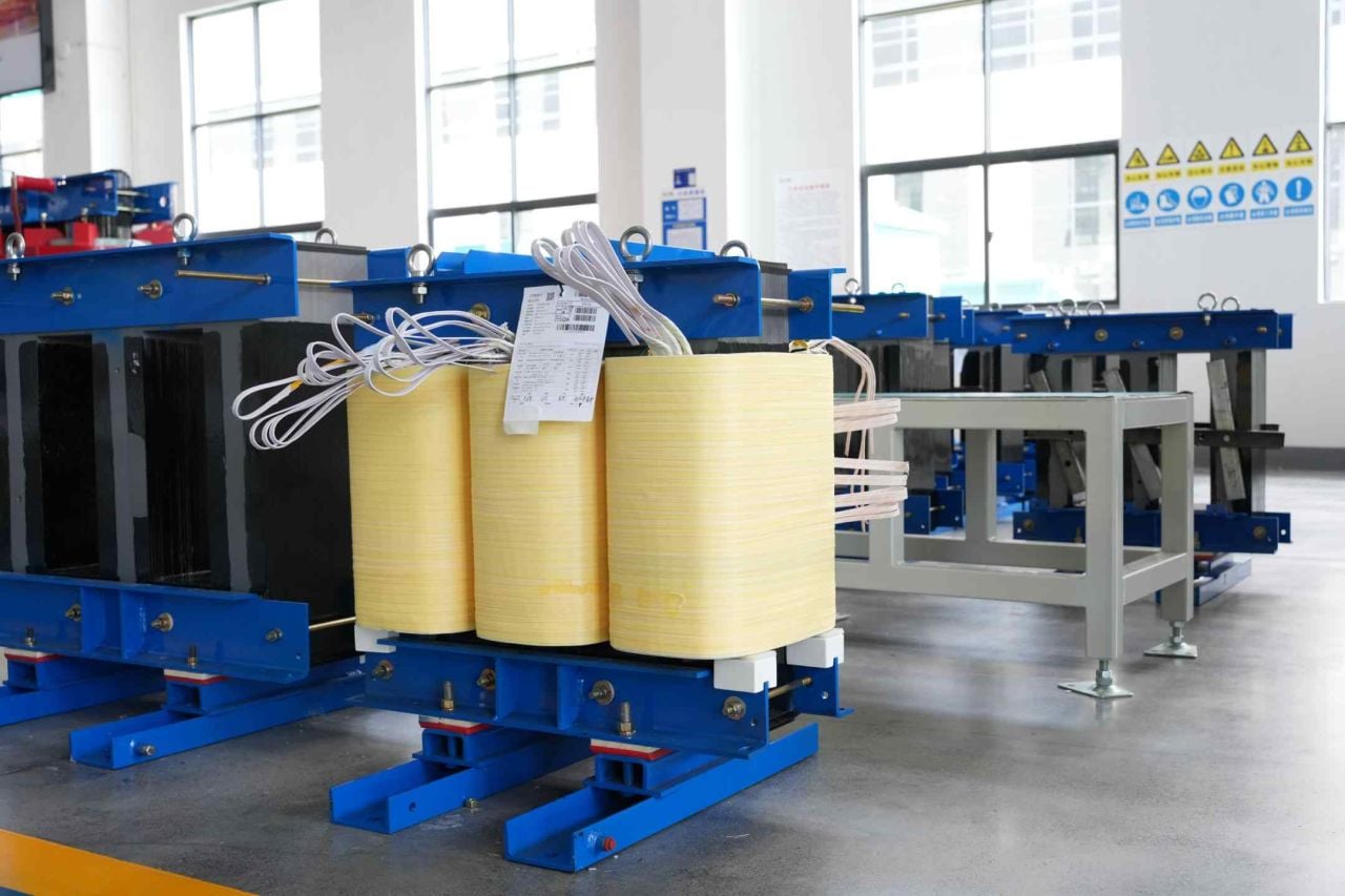 What Are the Key Advantages of Using Station Transformers in Substations?