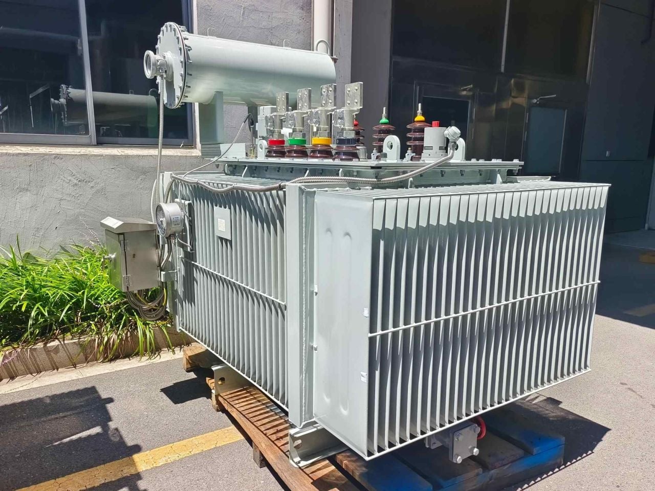 What to Consider When Sourcing Wholesale Three Phase Distribution Transformers?