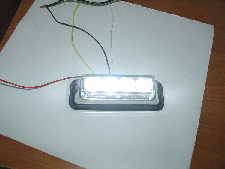LIYI Wholesale Portable Bolt Mounted Car Interior 12V LED Dash Strobe Lights supplier