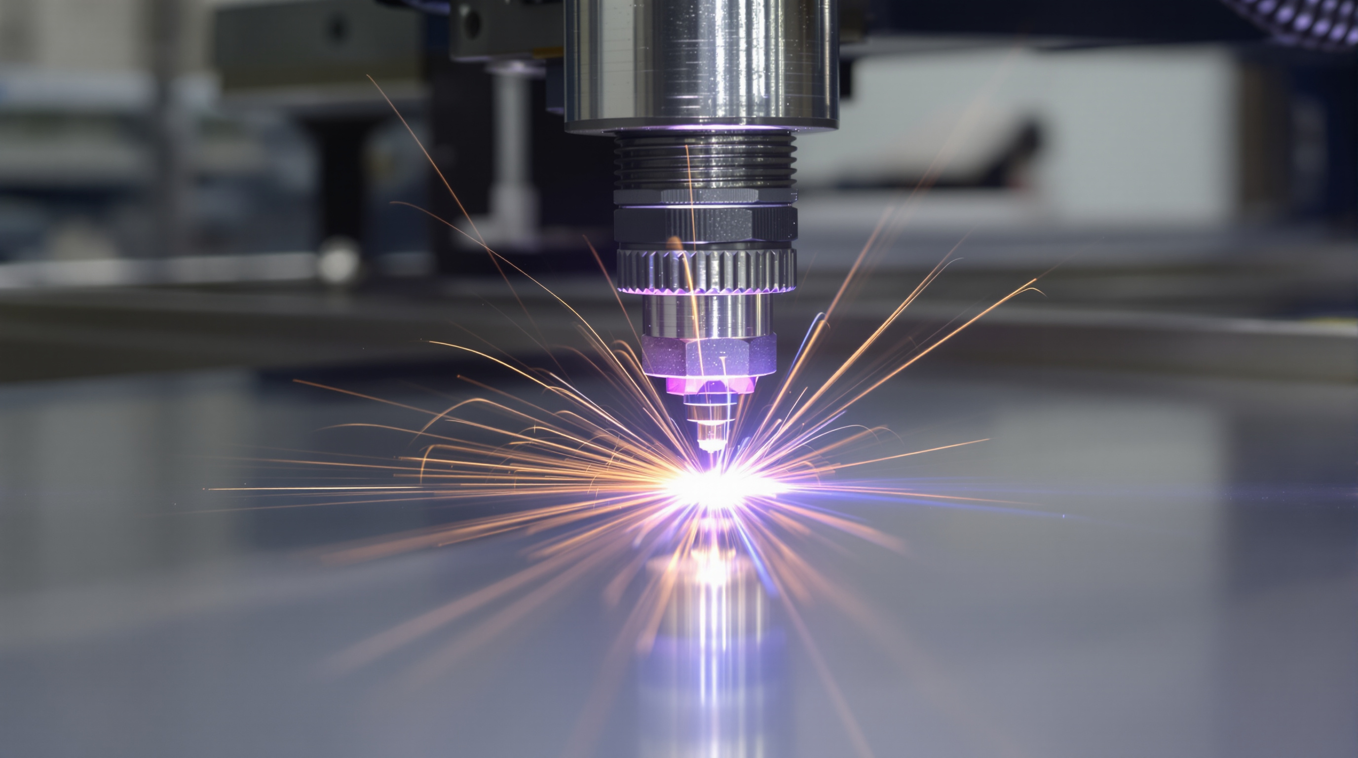 Laser welding machine delivering a highly focused beam for precise micron-level metal welding