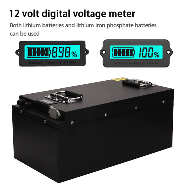 Obtenez des lectures de tension en temps réel avec le voltmètre numérique de 12 volts