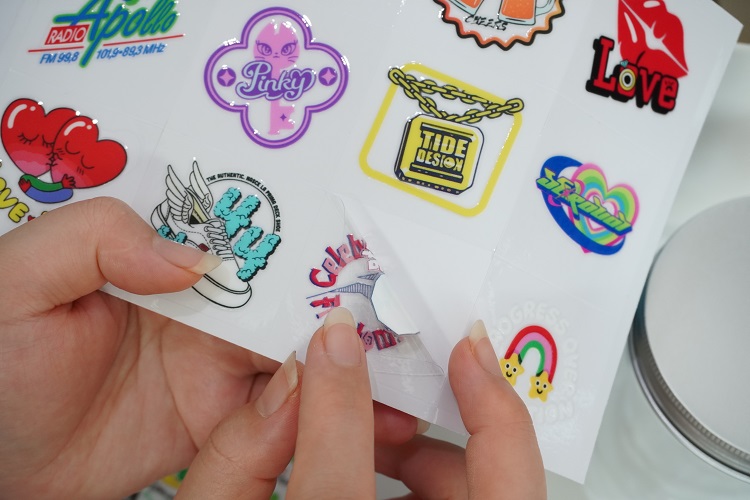 Custom Printing Logo Label Luminous Golden Sticker Vinyl Adhesive Waterproof Stickers Custom Fluorescent Sticker manufacture