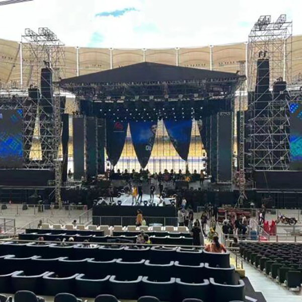Notre Sol Lourd Stade T-04 utilisé dans un concert au stade de Kuala Lumpur, Malaisie en 2023