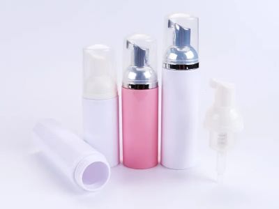 Les bouteilles doseuses à pompe pour la lotion offrent-elles une distribution plus hygiénique que les bouchons à bascule ?