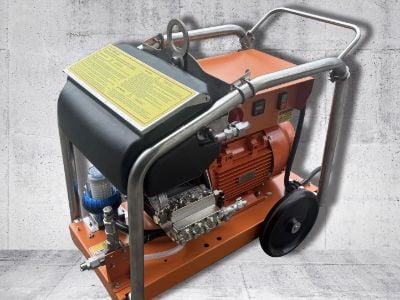 Industrial Pressure Washer for Warehouses: Cleaning Large Floors Fast
