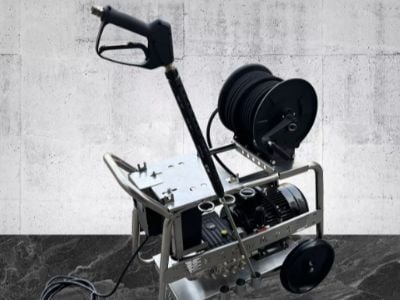 High Pressure Water Blasters for Oil Rig Cleaning: Safety and Efficiency