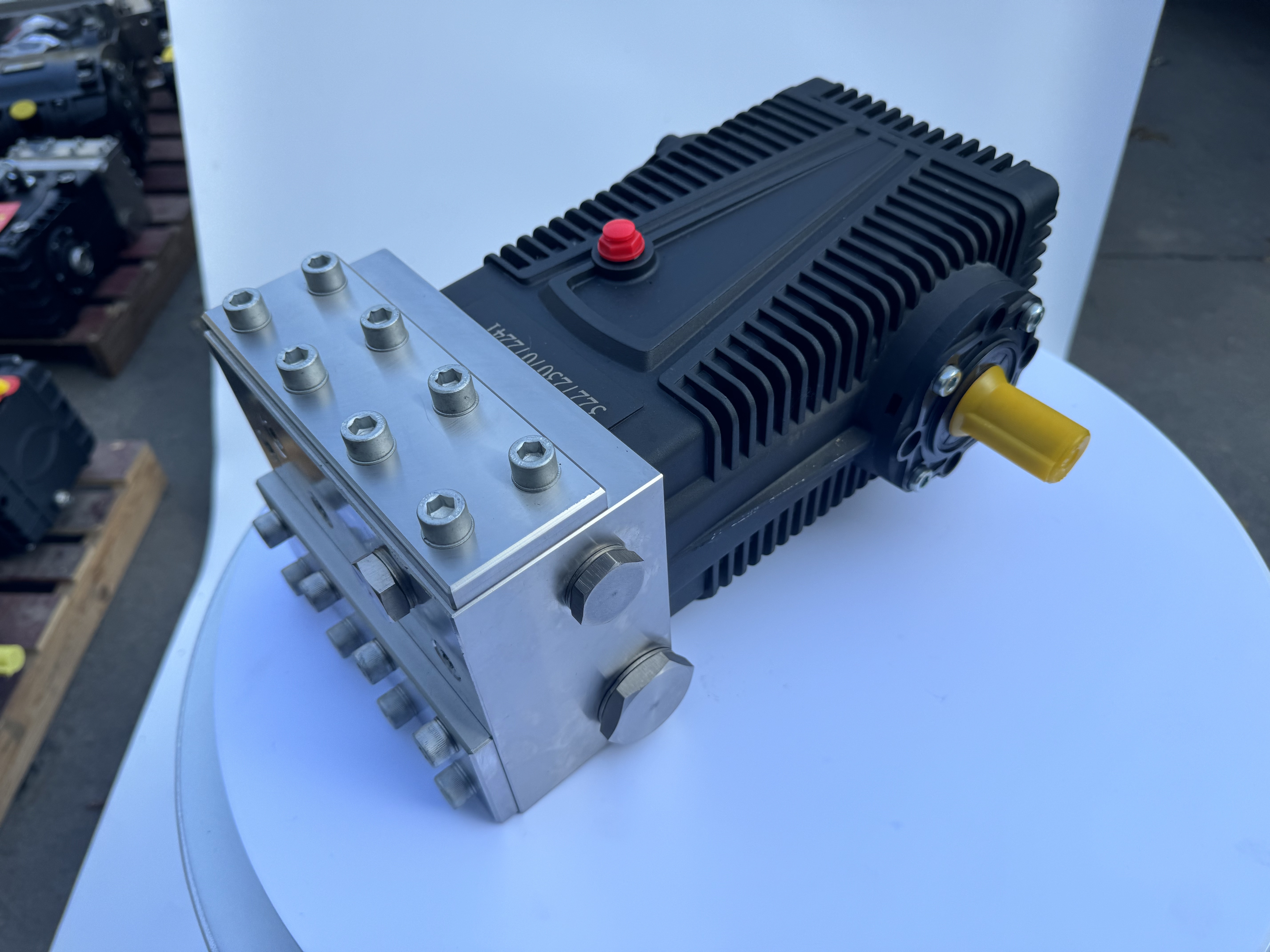 Heavy Duty WJ32 Series 43-90Lpm 100-220bar High Pressure Stainless Steel Washing and Cleaning Triplex Plunger Pump manufacture