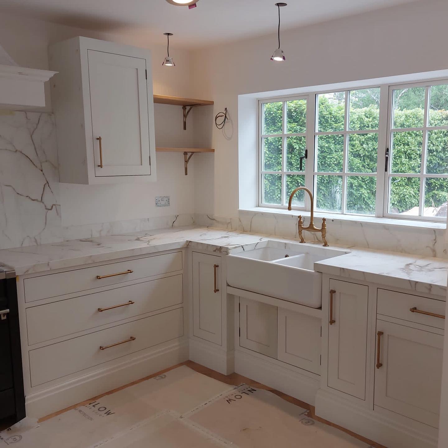 Ydstone Calacatta Gold Artificial Stone Kitchen Countertop Quartz Slabs 3cm manufacture