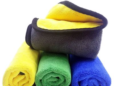 How to Thoroughly Clean Window Gaps and Door Handle Recesses When Wiping the Car with a Car Wash Cloth?