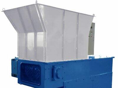 How a Plastic Board Crushing Machine Handles Thick Sheets and Offcuts