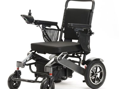What are the key factors affecting the folded size and load-bearing capacity of foldable electric wheelchairs?
