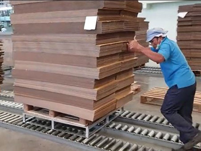 GALVANIZED STEEL PALLET IN CARTON FACTORY