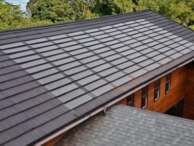 瓦屋根への太陽光発電設備の設置工事には、どのような課題がありますか？